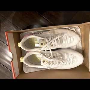 Nike women’s running shoe odyssey size 8.5